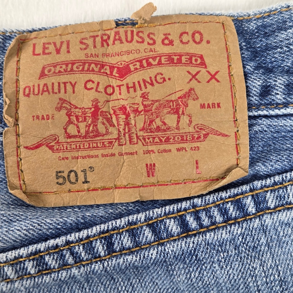 Levi's 501 Men W28 L34 Blue Straight Leg Button Fly Cut Off Raw Hem Jeans 0574 - Picture 10 of 10